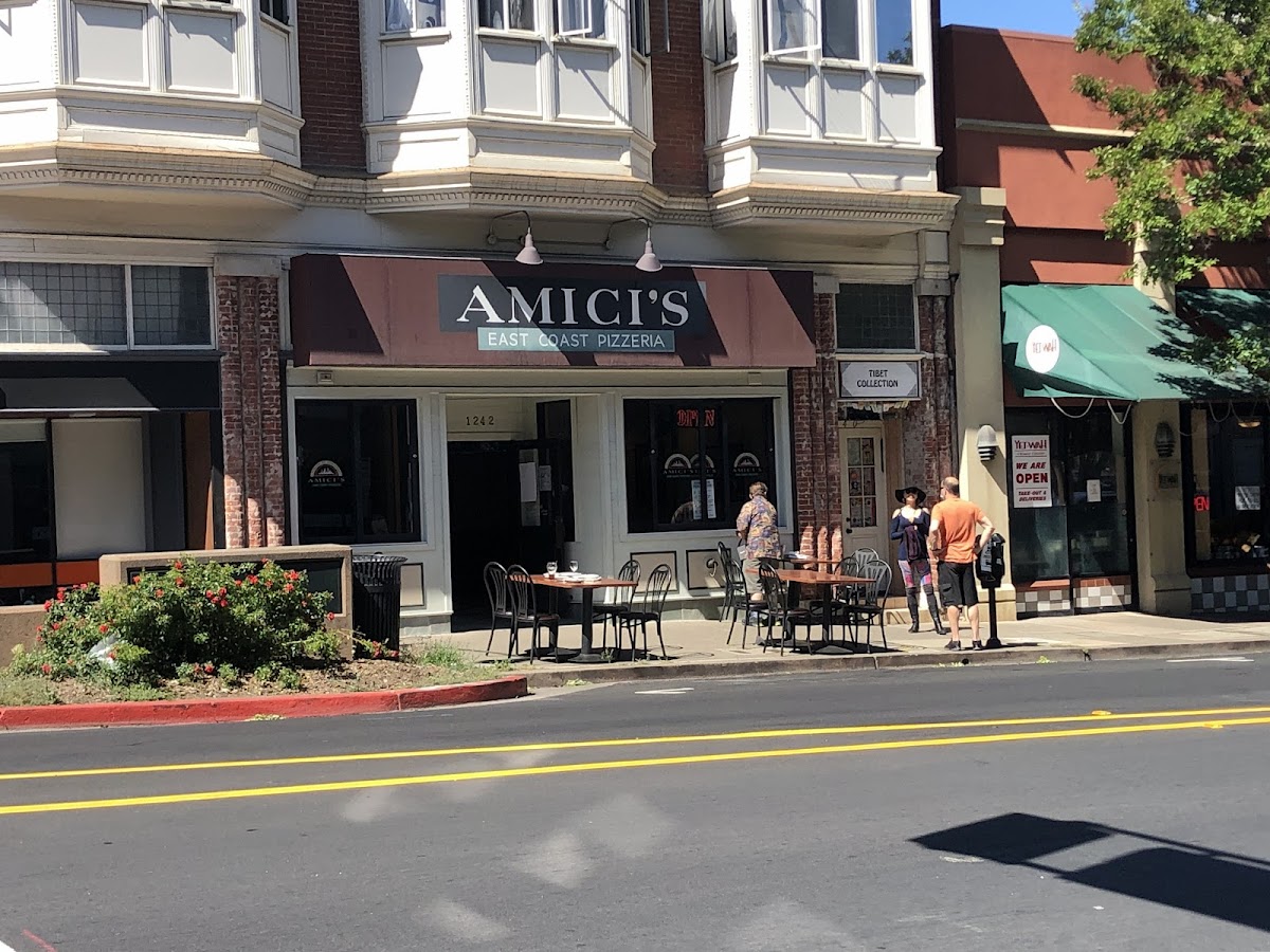 Amici's East Coast Pizzeria